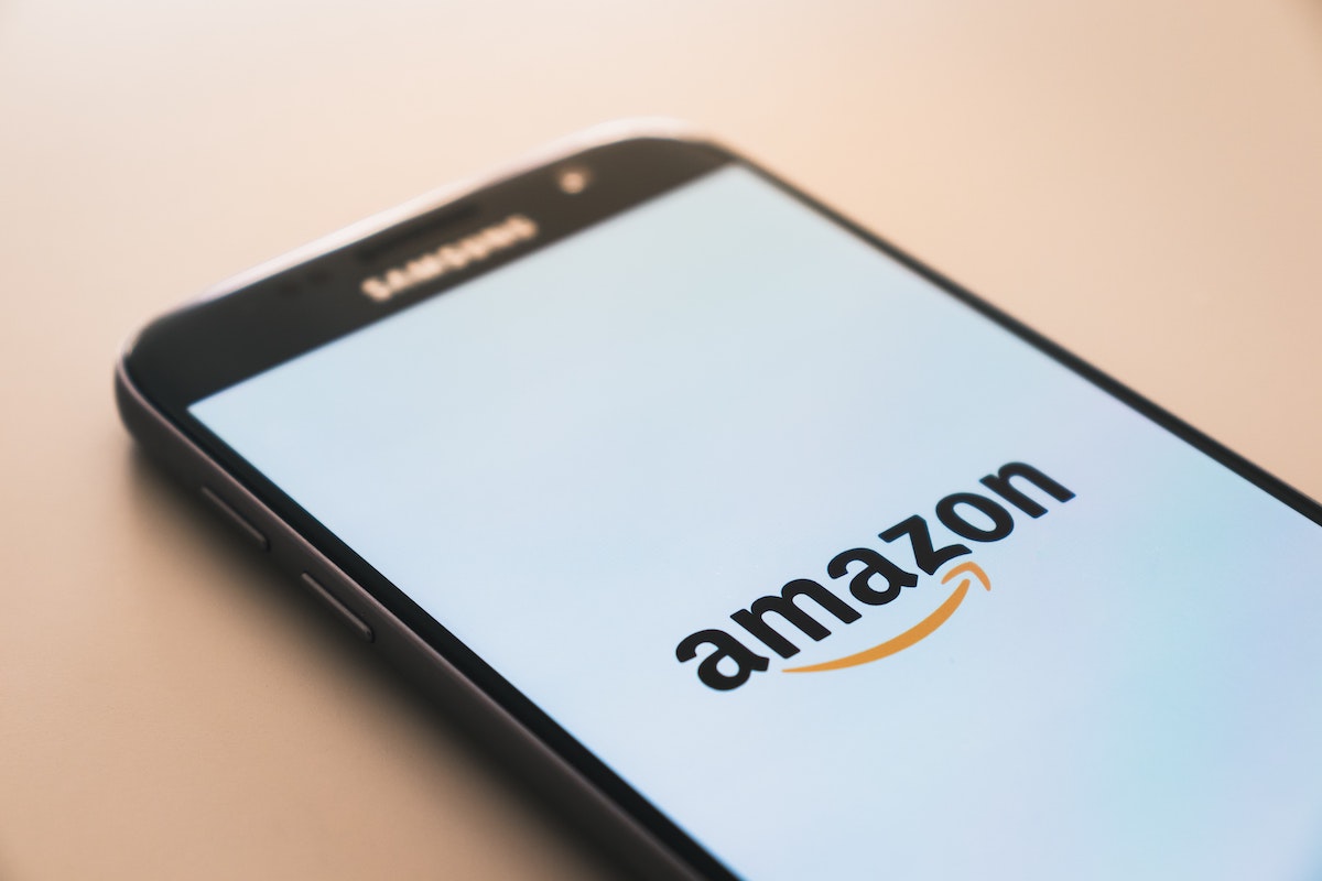 Amazon spende 600 milioni € l’anno per la sua squadra speciale anti-falso