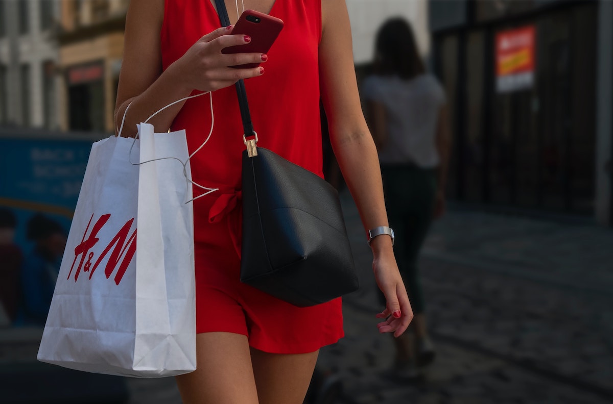 H&M lancia blockchain sul rental. Gli abiti raccontano anche chi li ha indossati
