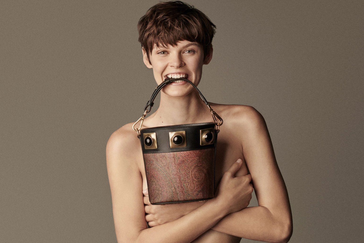Etro, arriva la linea di accessori ‘Crown me’