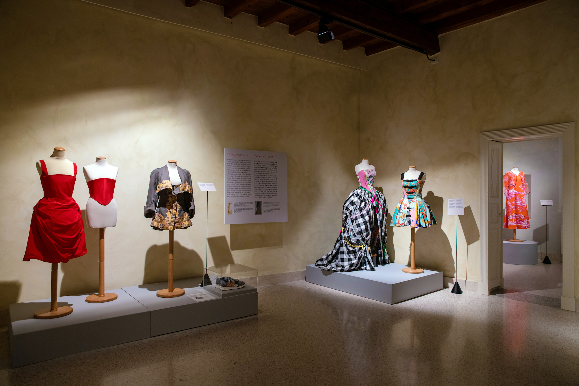 Gruppo Carvico, la moda del ‘700 rivive a Milano