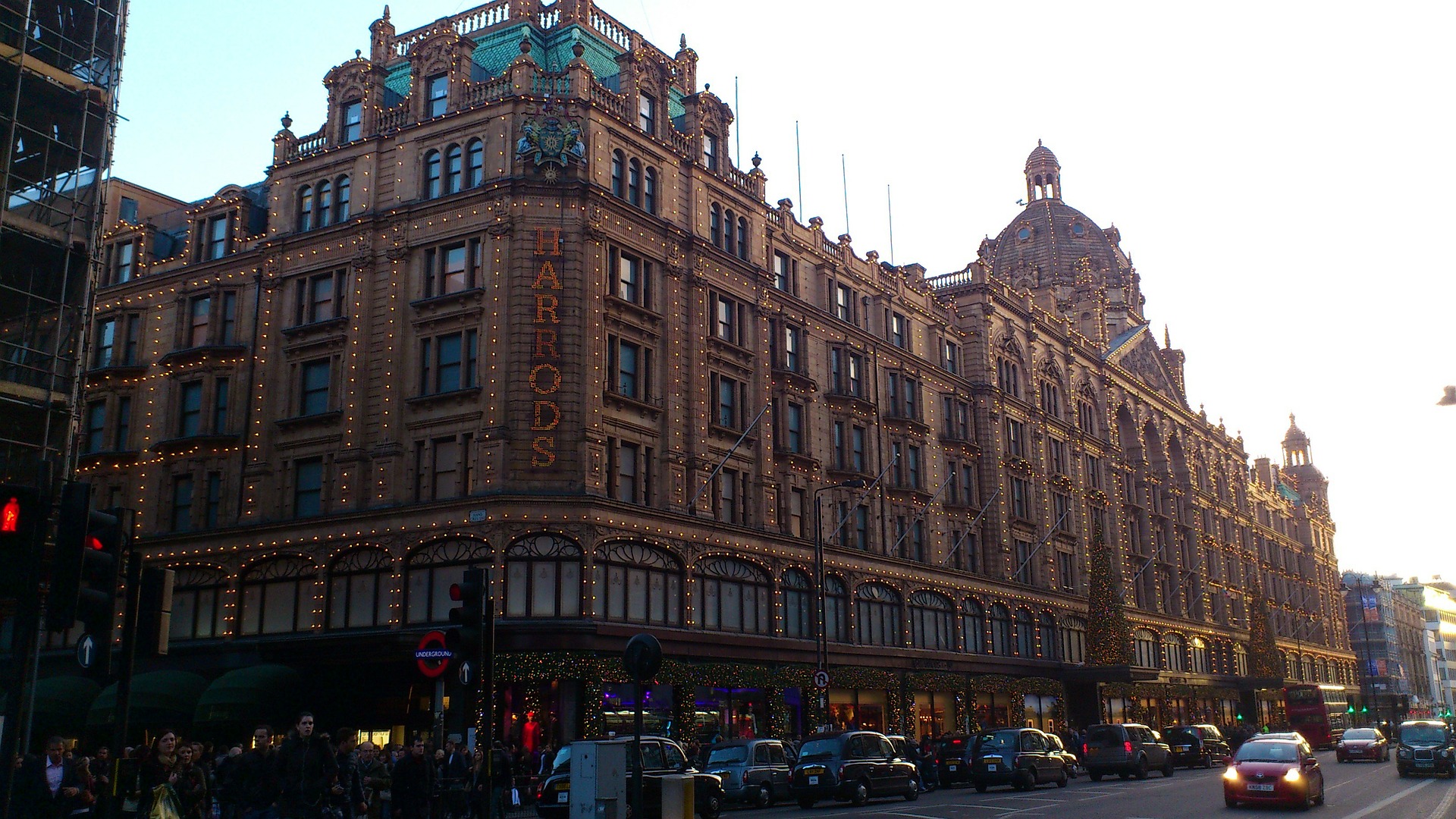 Il Covid pesa sui conti di Harrods, 2020 a -51%