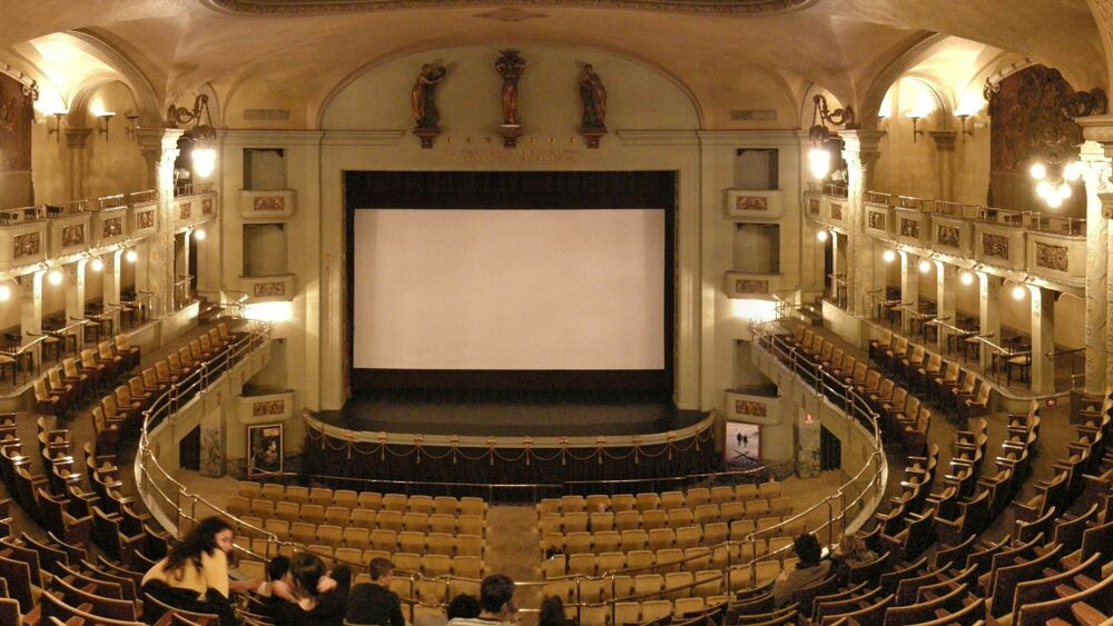 Un department store nel cinema Odeon di Milano