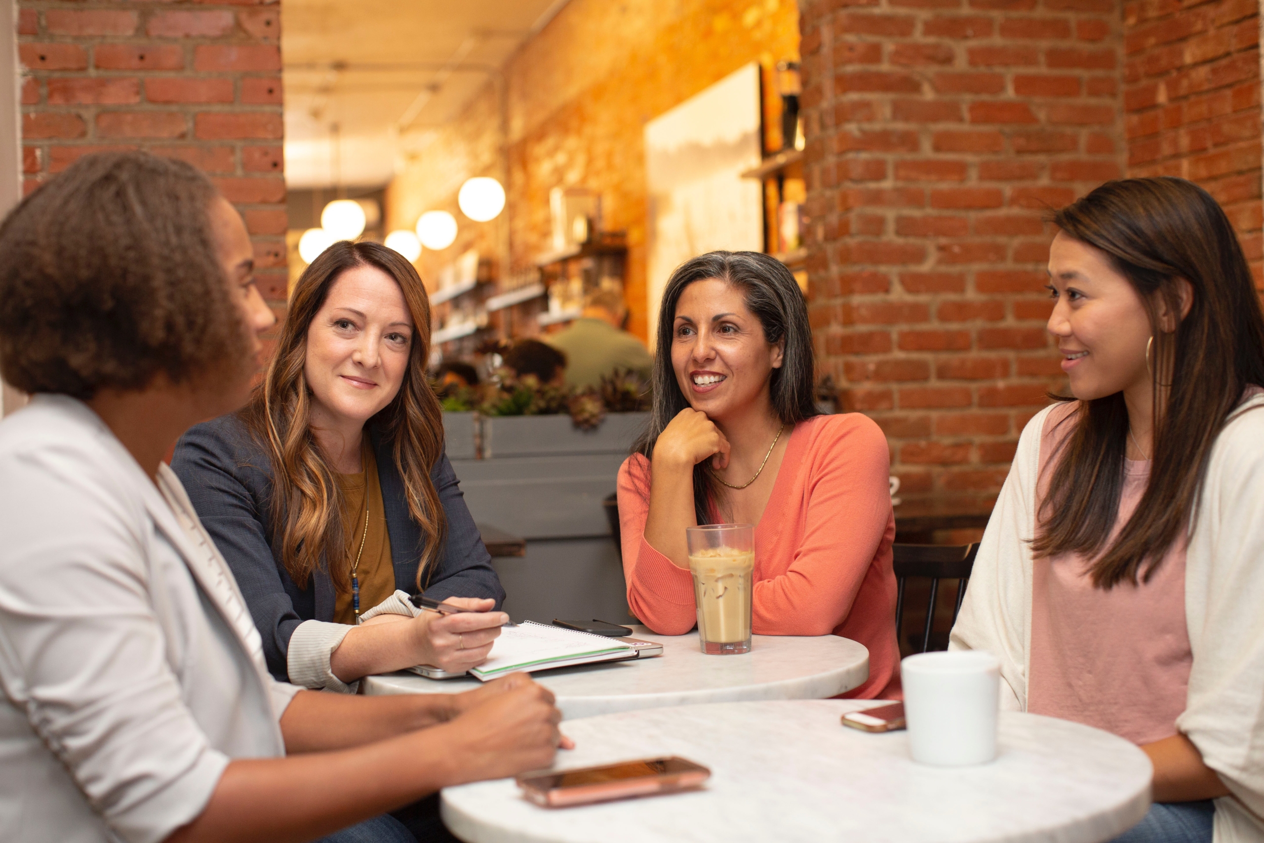 Aumentano le donne manager (+4,9%) nel 2020. Ma non nella moda