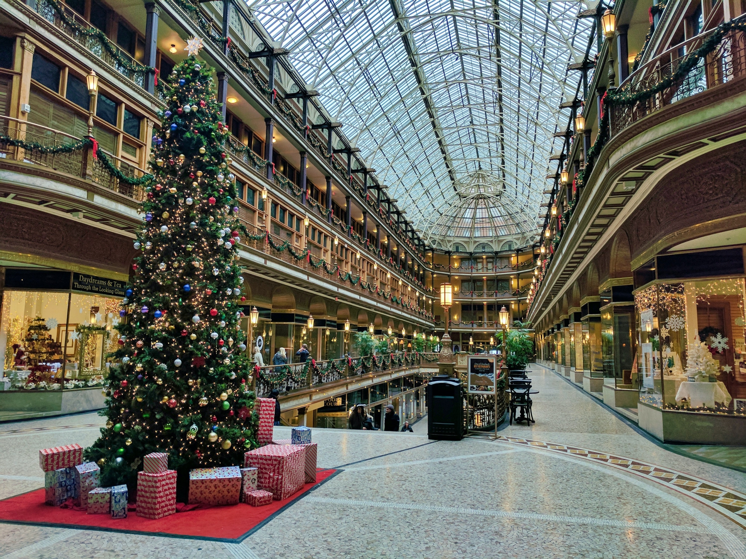 Natale alle porte, Biden rassicura gli Usa sui consumi