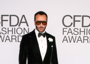 Tom Ford si arrende al Covid: sfilata annullata
