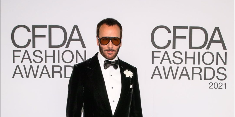 Tom Ford si arrende al Covid: sfilata annullata