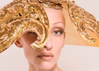 Parigi, al via la couture che non teme il Covid