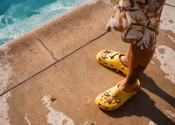 Crocs tocca i 2,3 mld $ nel 2021 (+67%)