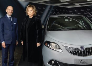 Alberta Ferretti veste la nuova Lancia Ypsilon