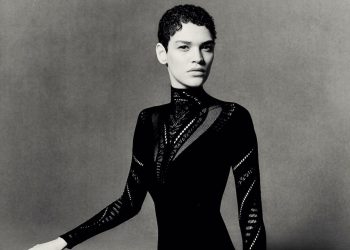 Alberta Ferretti e Wolford esaltano la femminilità
