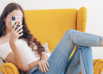 Si accende la sfida del fashion sui social. E TikTok minaccia Meta