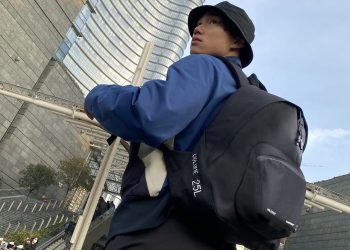 Neil Barrett interpreta gli evergreen di Eastpak