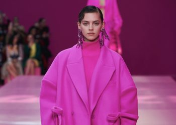 Valentino collabora con Pantone per il “Pink PP”