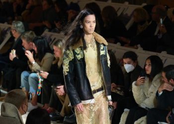 Parigi prima online tra le fashion week