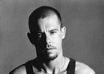 In vendita il curriculum vitae di Alexander McQueen