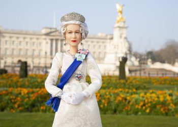 Barbie celebra la Regina Elisabetta II per il Giubileo di platino