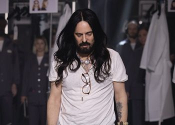 Alessandro Michele firma un libro con il filosofo Coccia
