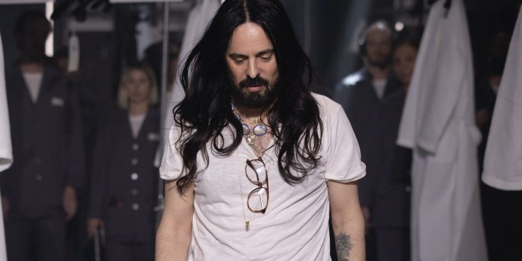 Alessandro Michele firma un libro con il filosofo Coccia