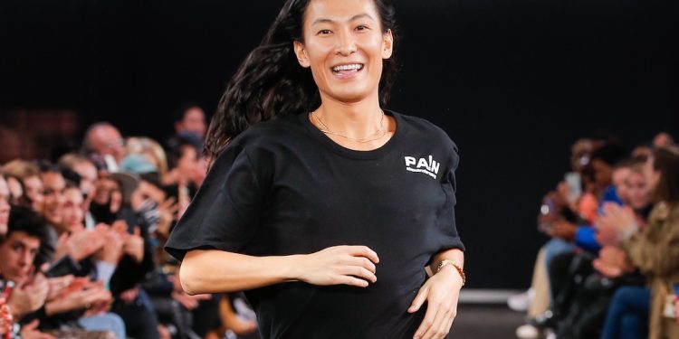 Alexander Wang torna sulle passerelle