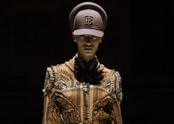 Burberry cresce nei 12 mesi. La Cina pesa sull’outlook