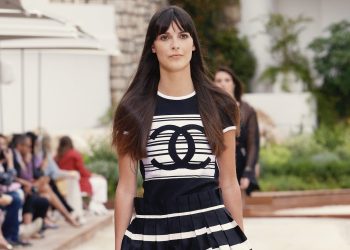 Per Chanel nel 2022 balzo ‘double digit’. Aprirà negozi per top client
