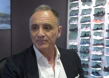 Skechers festeggia 30 anni con un maxi showroom