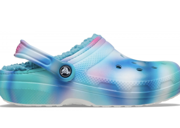 Crocs stima 3,5 mld $ di vendite nell’intero 2022