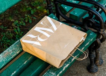 Nuova politica sui resi per Zara. Non più gratuiti