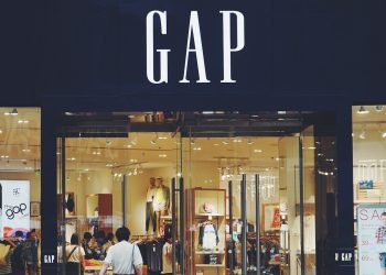 Gap, rosso da 162 mln $ nel Q1. Giù anche l’e-commerce