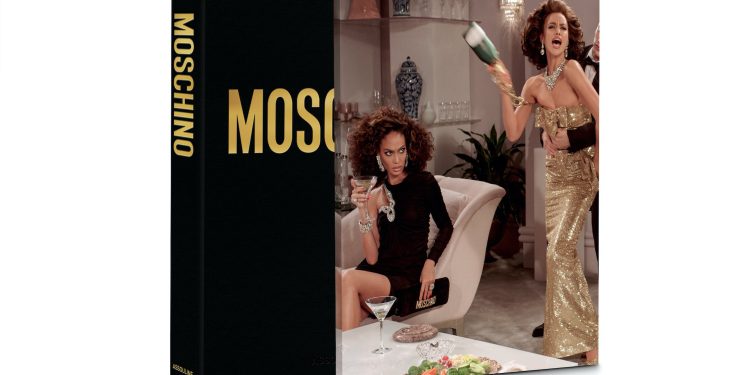 Il mondo di Moschino by Jeremy Scott in un maxi table book