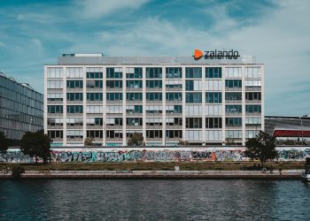 Zalando abbassa l’outlook per il 2022