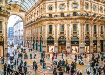 Il lusso ancora in rimonta. Nel 2022 oltre il tetto dei 300 miliardi