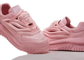 Versace introduce le nuove sneakers futuristiche ‘Odissea’