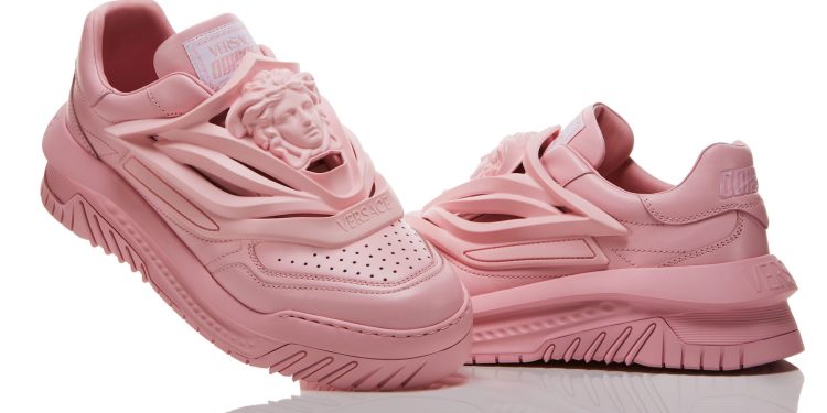 Versace introduce le nuove sneakers futuristiche ‘Odissea’