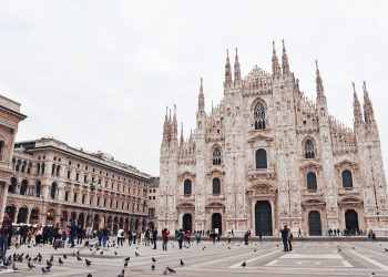 Salgono i prezzi dei negozi. A Milano rialzi del 2,4%