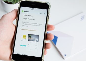 Shopify rallenta. Taglierà il 10% del suo staff