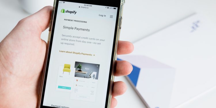 Shopify rallenta. Taglierà il 10% del suo staff