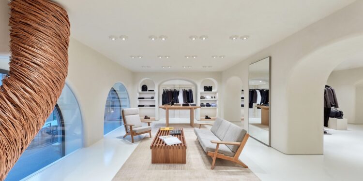 Massimo Dutti spinge sull’eco-efficienza nel nuovo store di Milano