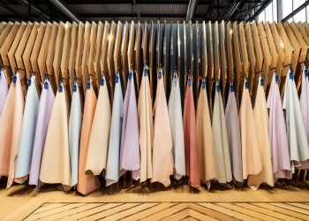 Prada acquisisce il 43,65% di Conceria Superior