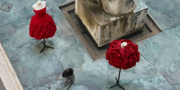 Valentino annuncia la prima mostra in Medio Oriente dedicata alla maison