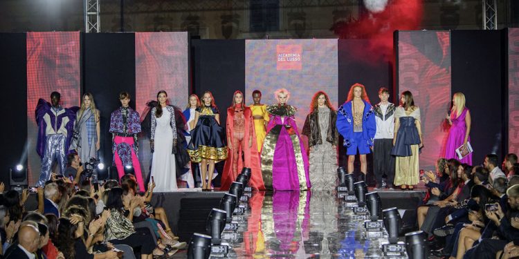 La sfilata Fashion & Talents illumina Piazza di Spagna