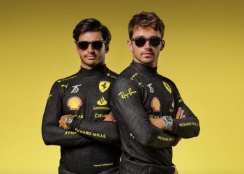 Ray-Ban celebra i 75 anni di Ferrari  con un Wayfarer speciale