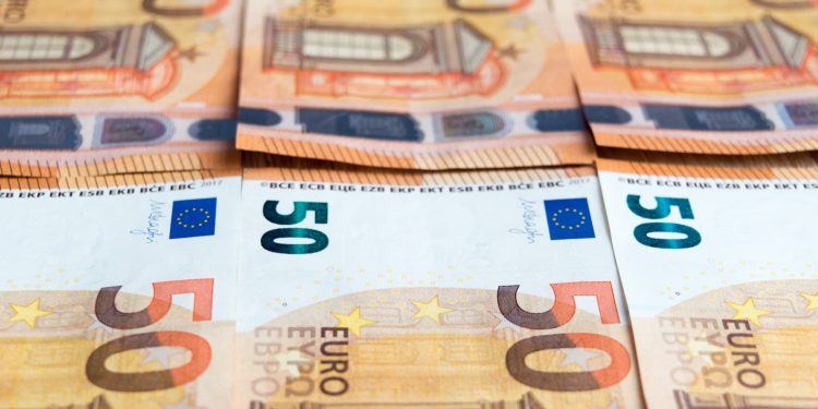 Bonus governativo, fino a 600 euro per i lavoratori del tessile