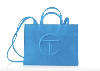 Telfar sperimenta il primo pop-up. Delirio a New York