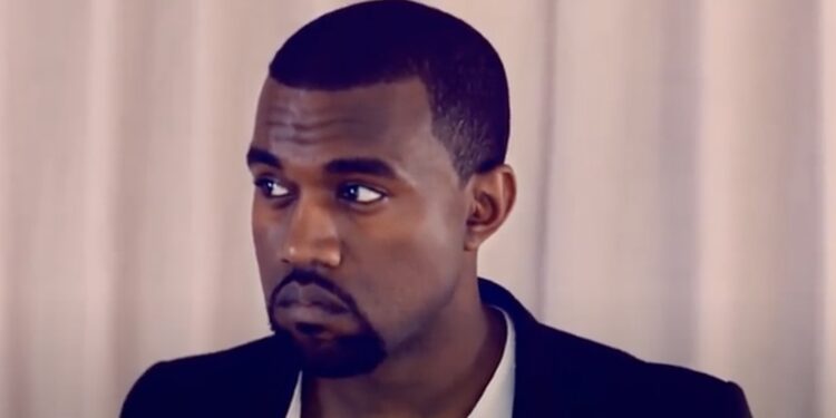 Sorpreso a filmare senza autorizzazione: Skechers scaccia Kanye West