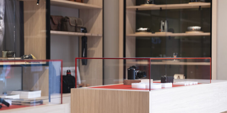 Leica scommette sul mercato italiano