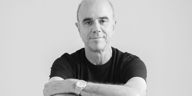 Rino Castiglione in campo per il reboot di Gas Jeans