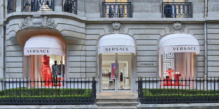 Versace amplia la rete retail e lancia un nuovo concept