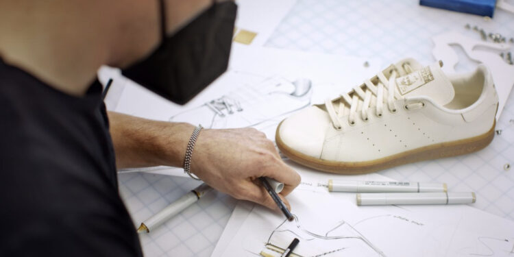 Adidas taglia l’outlook 2022. Giacenze e Cina erodono i margini