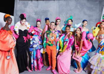 Moschino lancia la linea dedicata al denim. Il debutto a maggio 2023